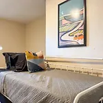 4 Apartments 7 Bedrooms With 23 Beds And Parking Wifi