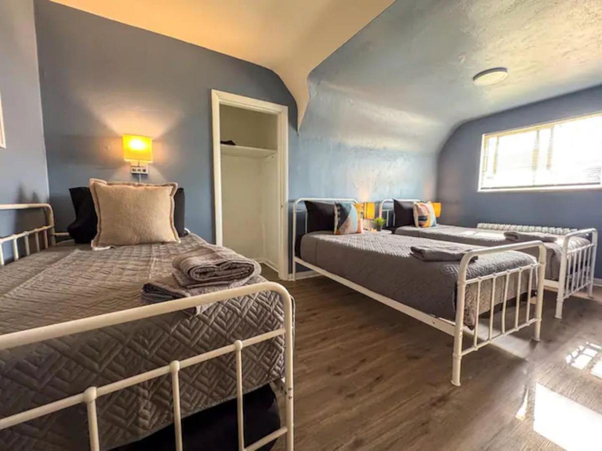 Holiday home 4 7 Bedrooms With 23 Beds And Parking Wifi Pittsburgh